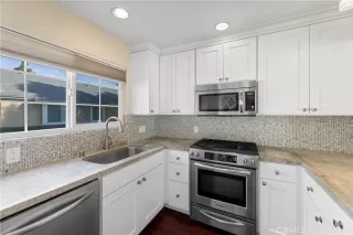 Photo #5: OC24016936 Listing