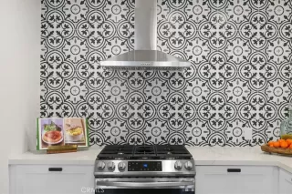 Photo #4: OC24016981 Listing 