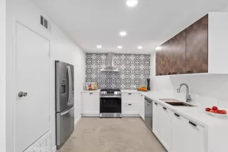 Photo #6: OC24016981 Listing 