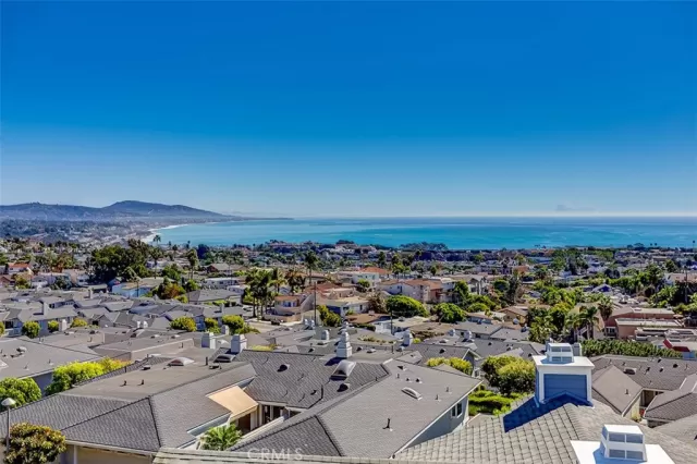 MLS: OC24017222 Condo For Sale