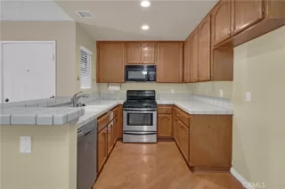 Photo #4: OC24017643 Listing 