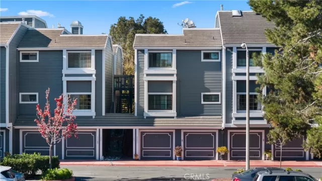 MLS: OC24017656 Condo For Sale