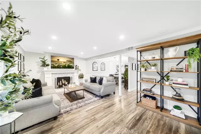 MLS: OC24018297 Condo For Sale