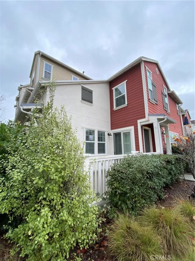 MLS: OC24018468 Condo For Sale