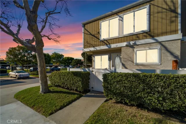 MLS: OC24018945 Condo For Sale