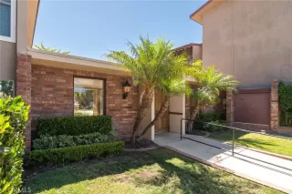 Photo #4: OC24021928 Listing