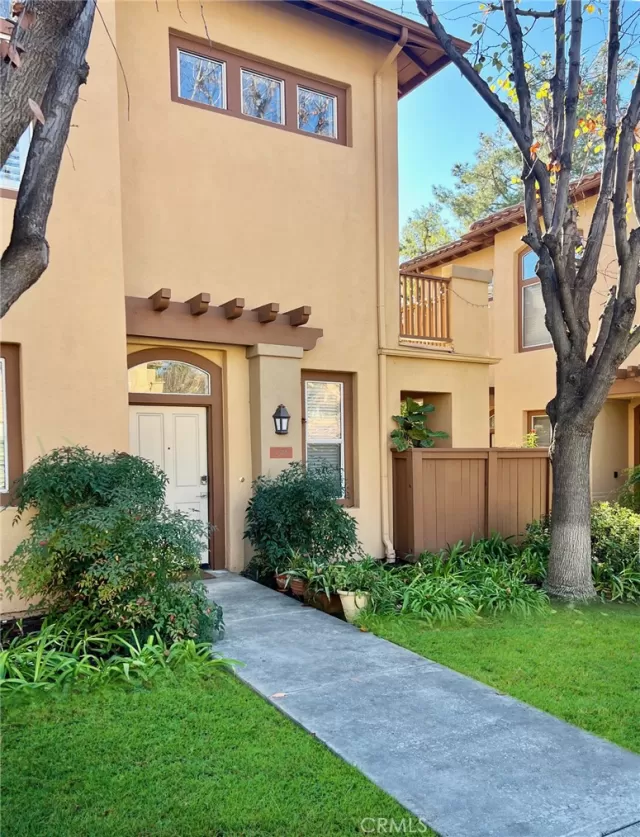 MLS: OC24025164 Condo For Sale