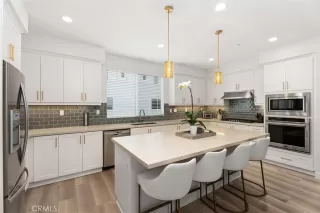 Photo #4: OC24025206 Listing 