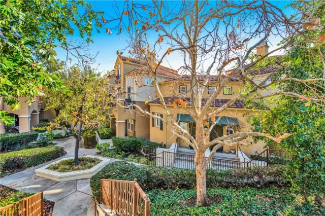 MLS: OC24025434 Condo For Sale