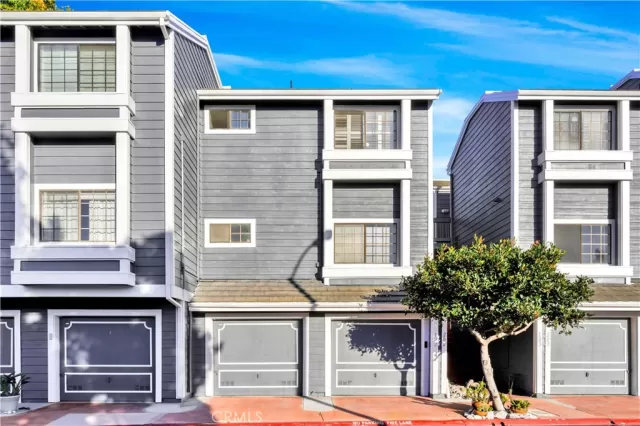 MLS: OC24025546 Condo For Sale