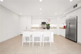 Photo #5: OC24027575 Listing