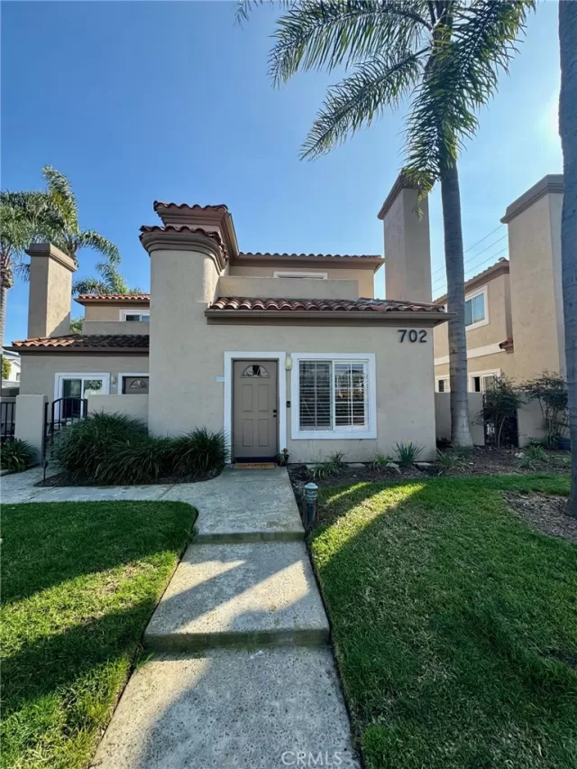 MLS: OC24027798 Condo For Sale