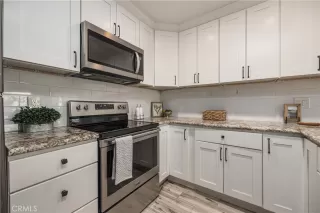 Photo #2: OC24028172 Listing