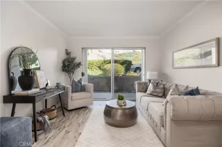 Photo #4: OC24028172 Listing