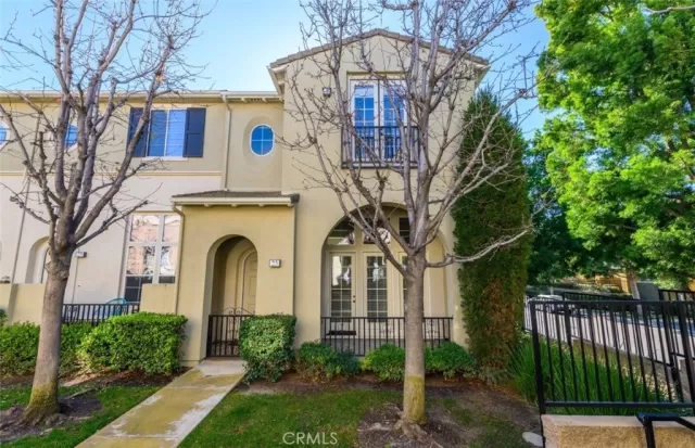 MLS: OC24028179 Condo For Sale