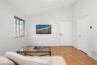 Photo #4: OC24028253 Listing