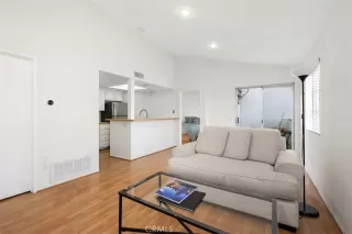 Photo #5: OC24028253 Listing