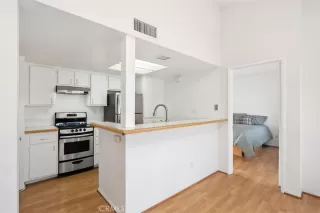 Photo #6: OC24028253 Listing