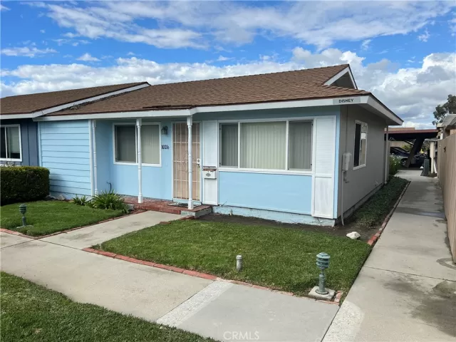 MLS: OC24028357 Condo For Sale