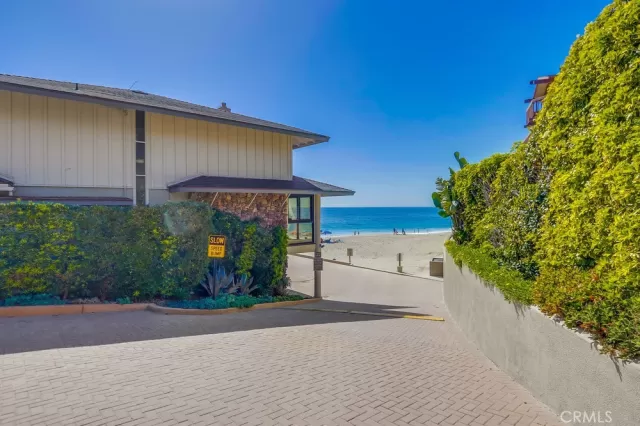 MLS: OC24028510 Condo For Sale