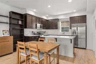 Photo #5: OC24028962 Listing