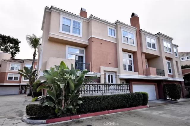 MLS: OC24029029 Condo For Sale