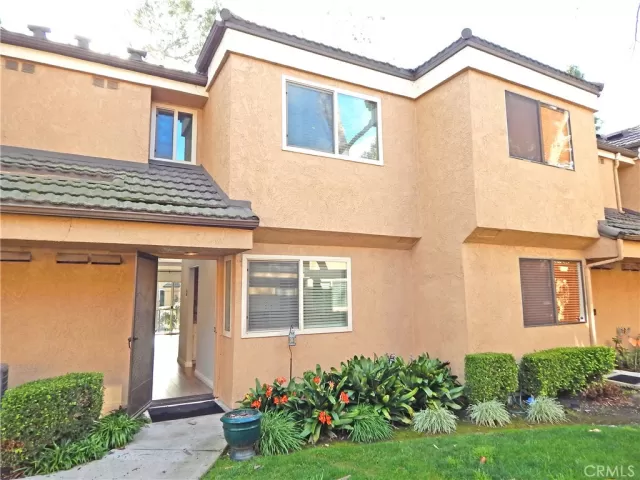 MLS: OC24029136 Condo For Sale