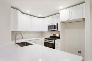 Photo #3: OC24035332 Listing 