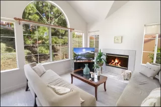 Photo #4: OC24036189 Listing