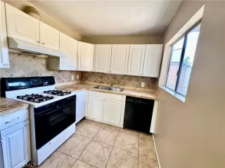 Photo #3: OC24038110 Listing