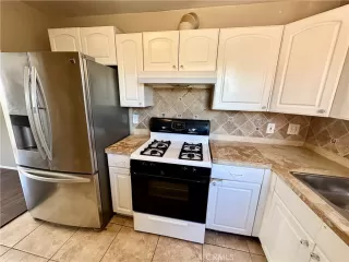 Photo #4: OC24038110 Listing