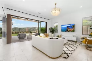 Photo #4: OC24038332 Listing 