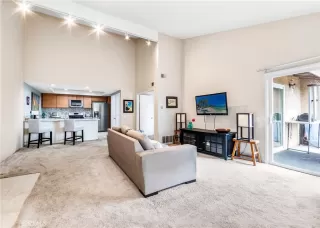 Photo #5: OC24038421 Listing 