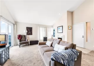 Photo #6: OC24038421 Listing 