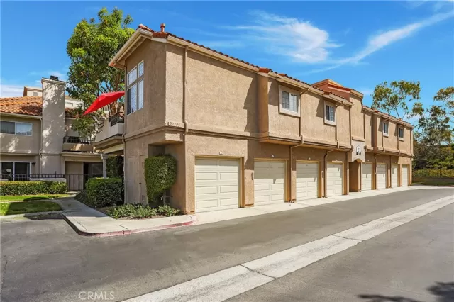 MLS: OC24038651 Condo For Sale