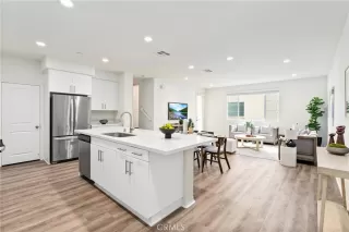 Photo #6: OC24039981 Listing 