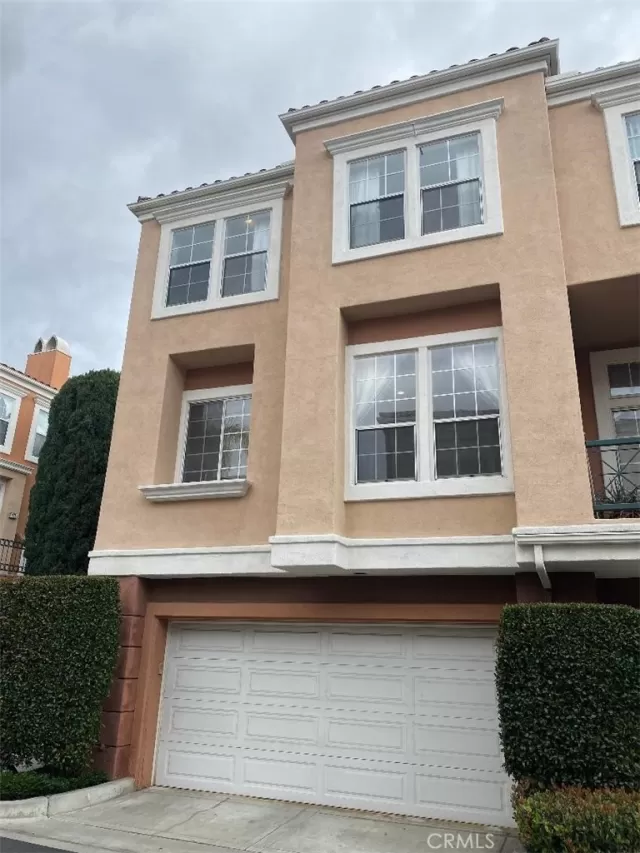 MLS: OC24042603 Condo For Sale