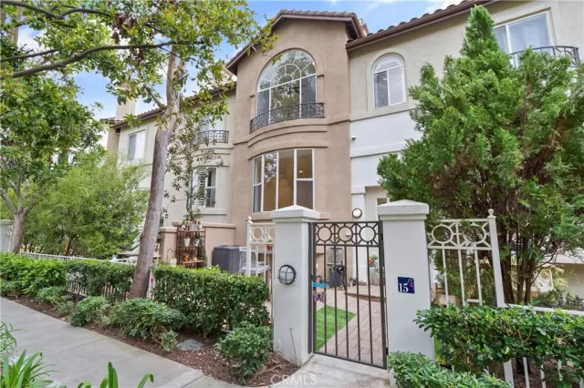 MLS: OC24043341 Condo For Sale