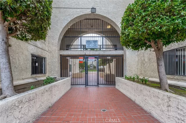 MLS: OC24043378 Condo For Sale