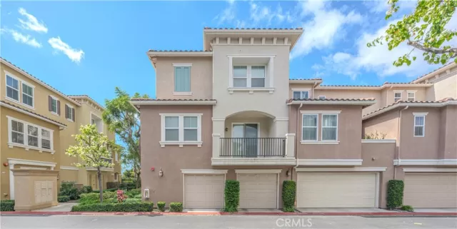 MLS: OC24043988 Condo For Sale