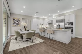 Photo #4: OC24045369 Listing