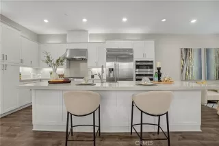 Photo #5: OC24045369 Listing