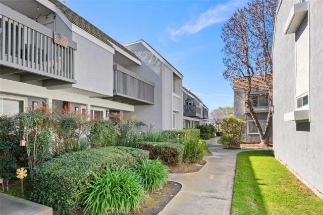 MLS: OC24045581 Condo For Sale