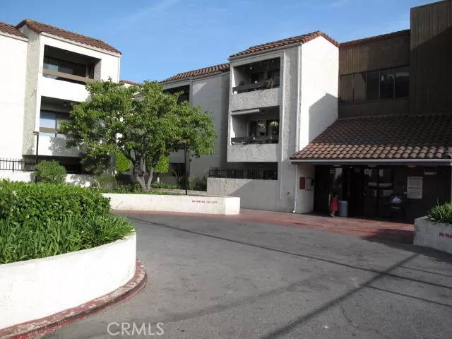 MLS: OC24046264 Condo For Sale