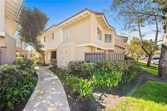 MLS: OC24047513 Condo For Sale