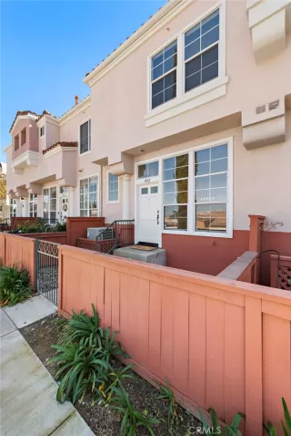 Photo #2: OC24047633 Listing 