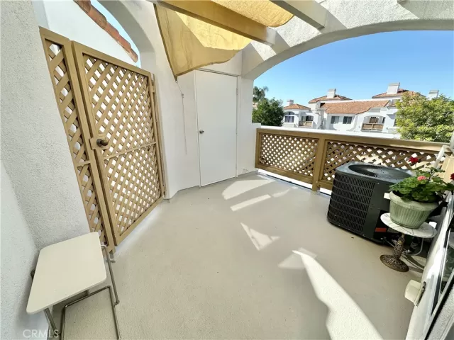 MLS: OC24048148 Condo For Sale