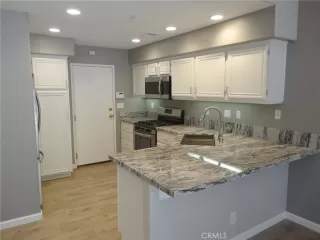 Photo #4: OC24048389 Listing 