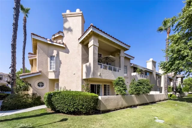 MLS: OC24048929 Condo For Sale