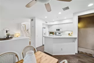 Photo #4: OC24049318 Listing